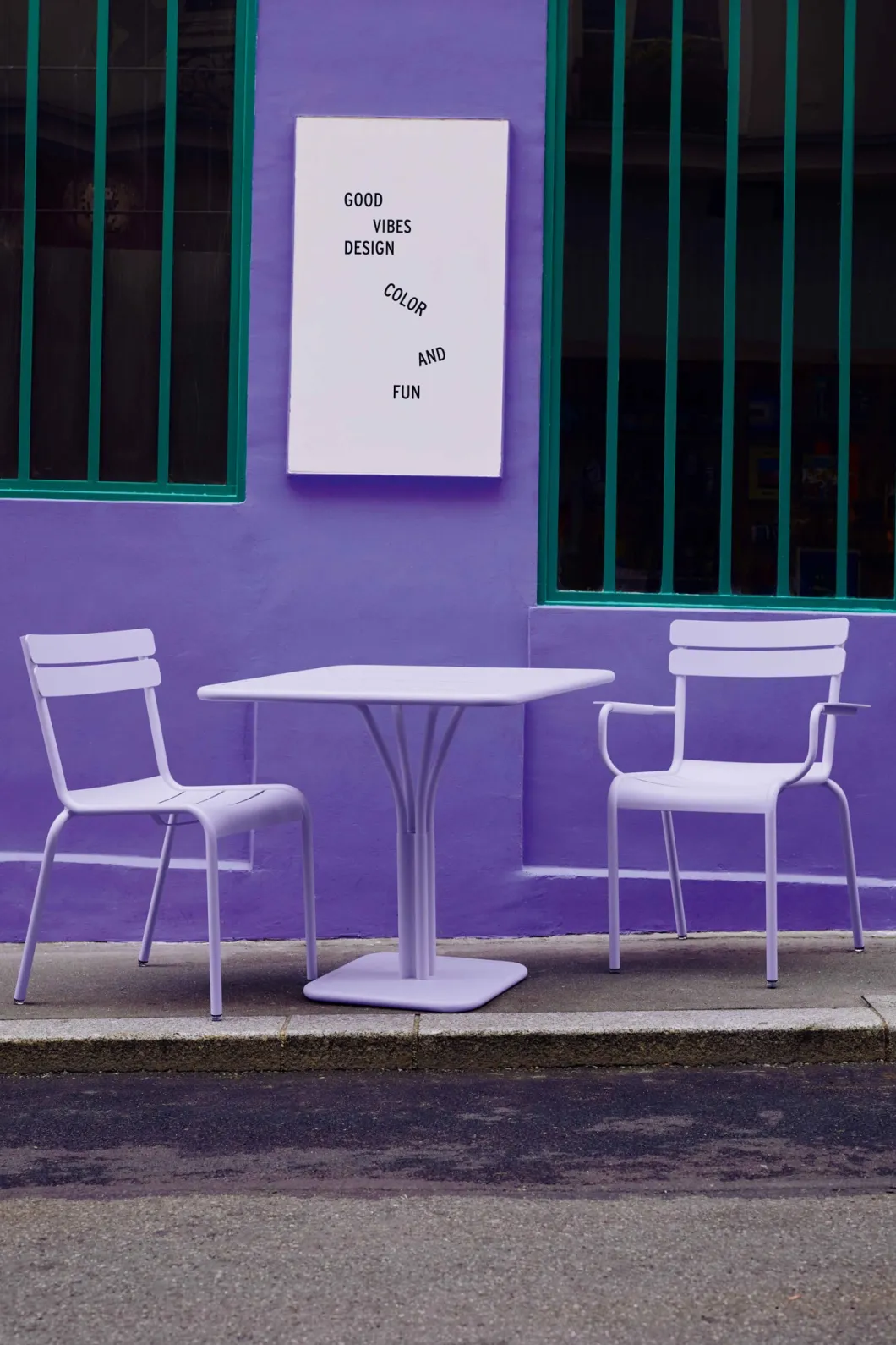 CHAISE