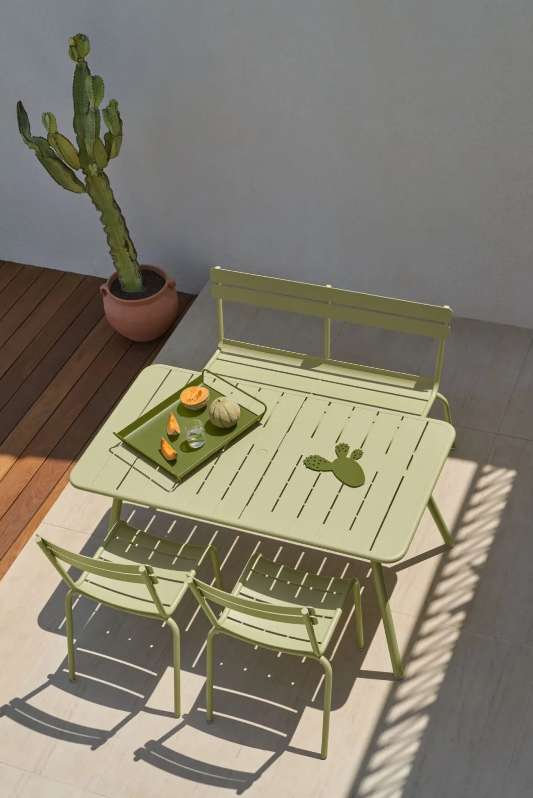 CHAISE