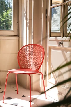 CHAISE