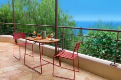 CHAISE