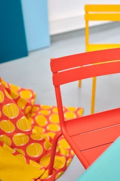 CHAISE
