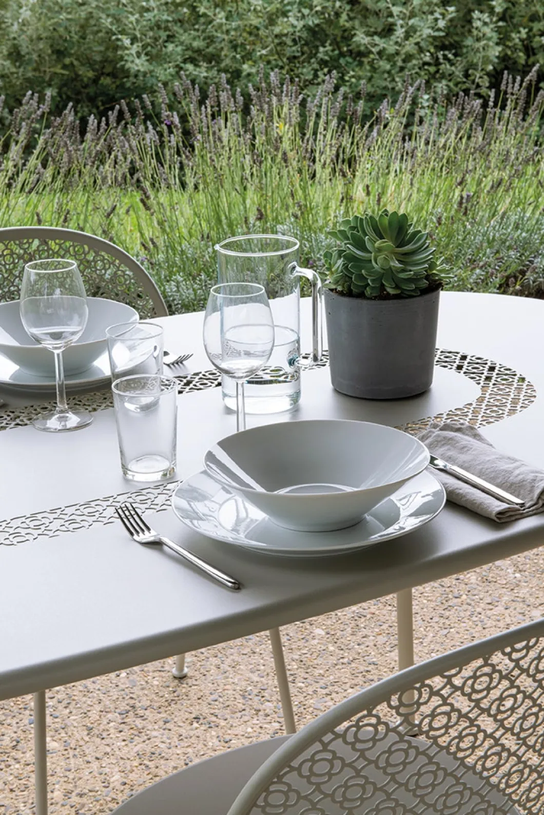 TABLE OVALE 160 X 90 CM