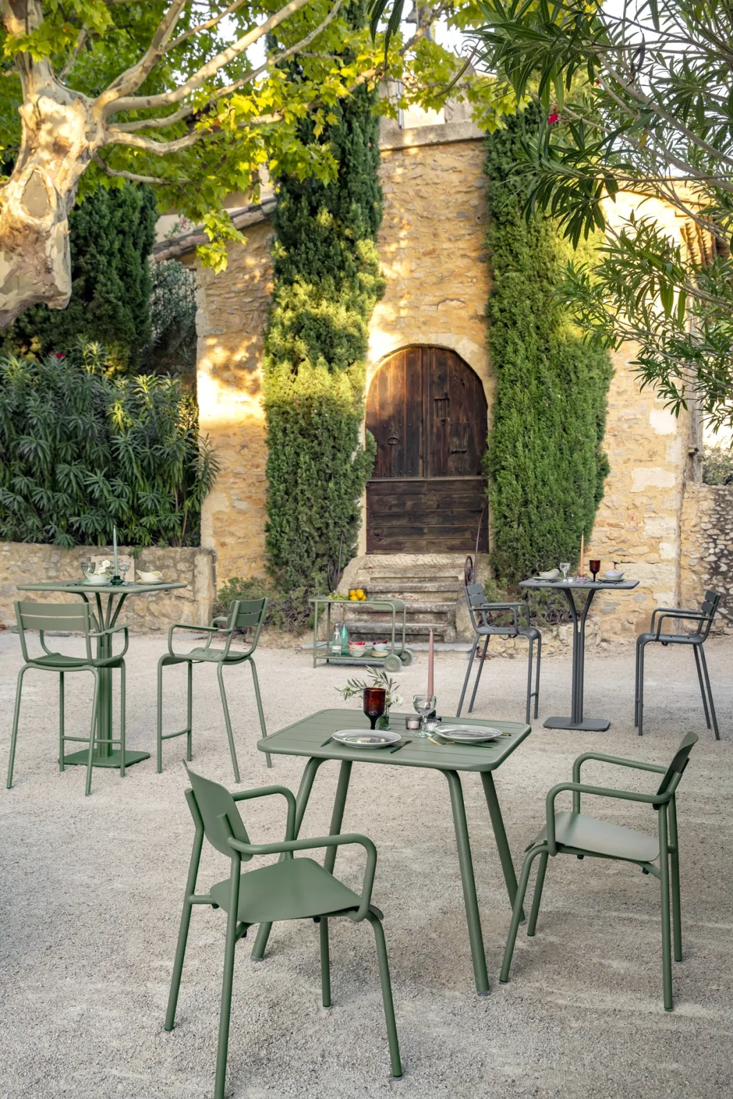 TABLE 4 PIEDS 80 X 80 CM