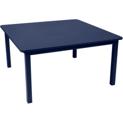 TABLE 143 X 143 CM