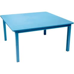 TABLE 143 X 143 CM