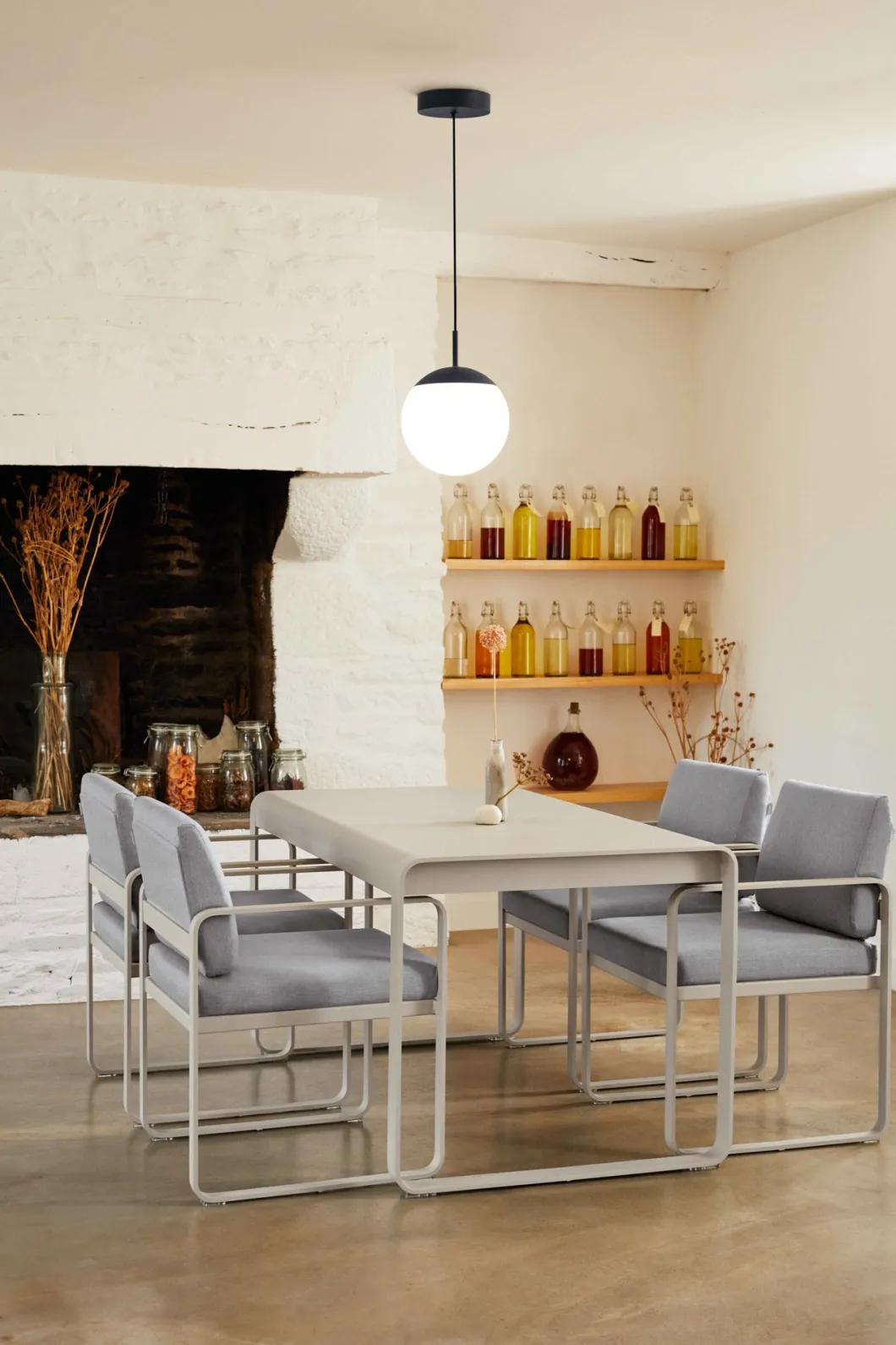 TABLE 140 X 80 CM