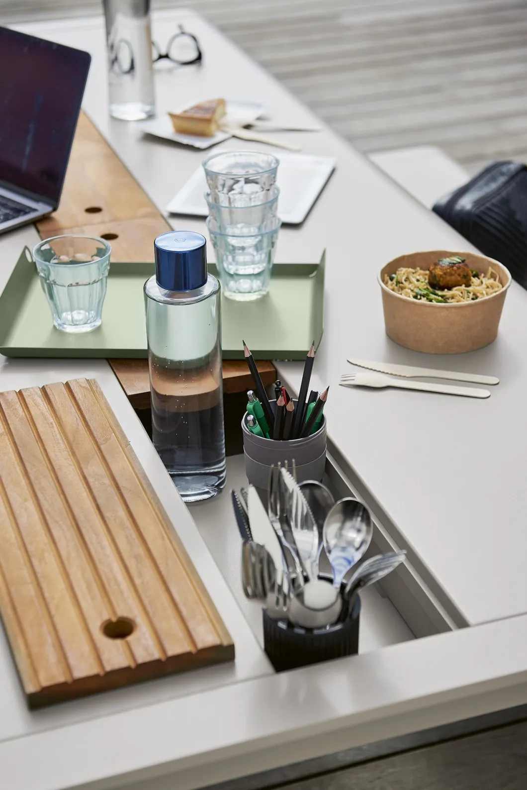 TABLE 196 X 90 CM - AVEC RANGEMENT